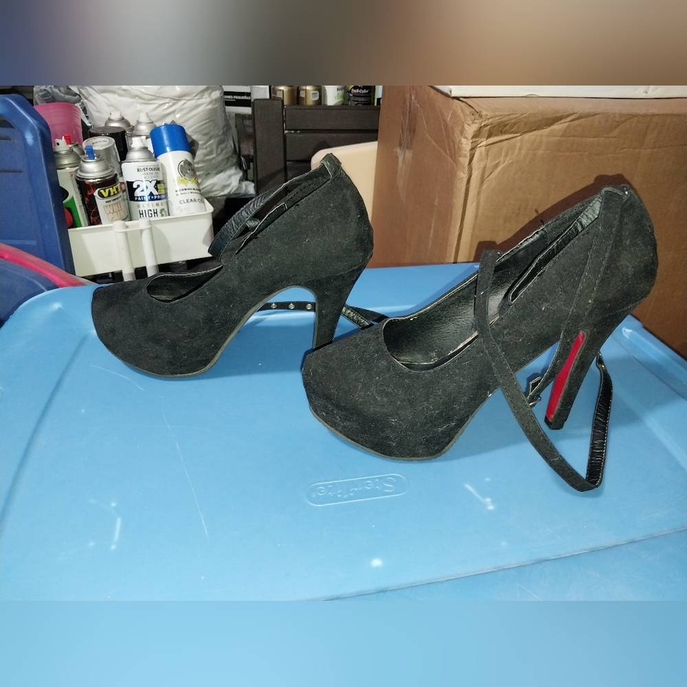 Black Suede heels - Picture 4 of 5